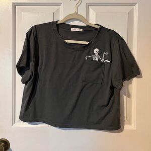 Gray Waving Skeleton cropped pocket Tee size Large